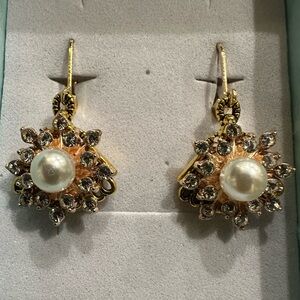New Vintage-style Elegant Gold and Faux Crystal Pearl Drop Earrings